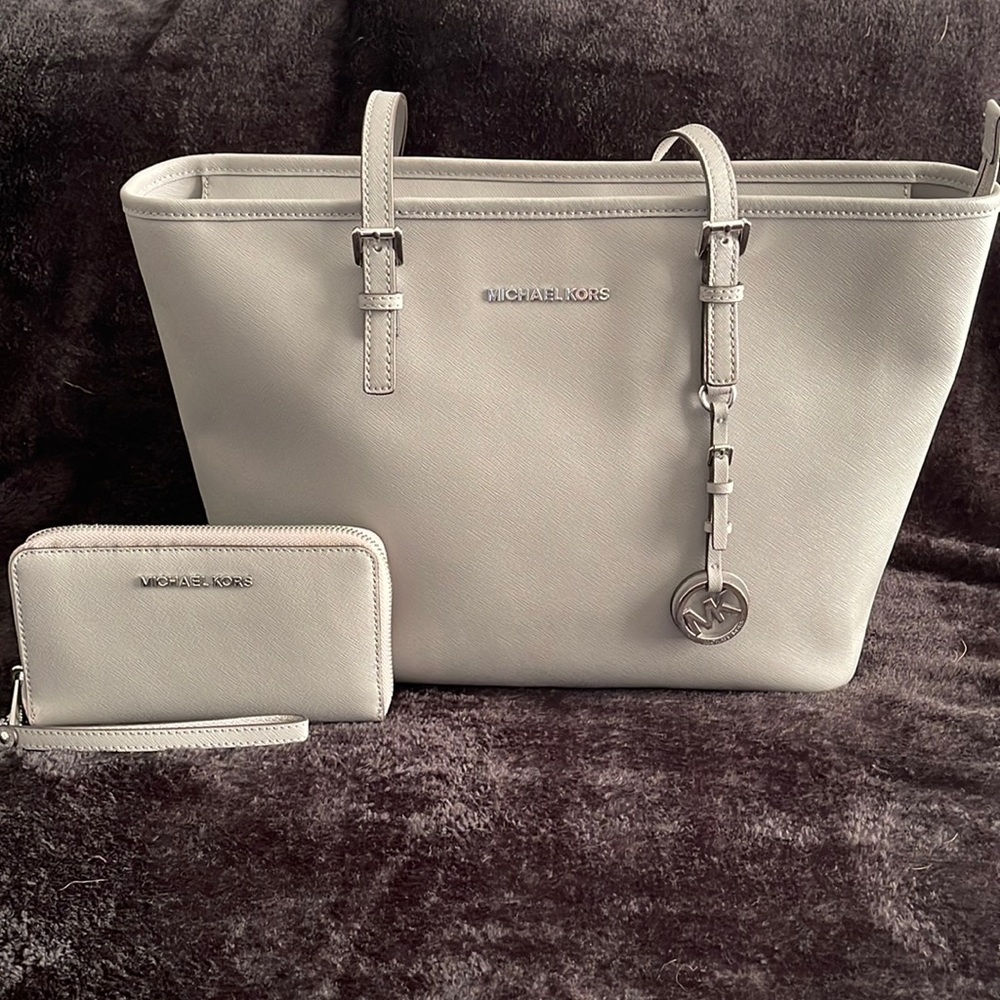 COPY - Michael Kors Jet Set Travel Wristlet Pearl Grey Wallet & JET SET TRAVEL …